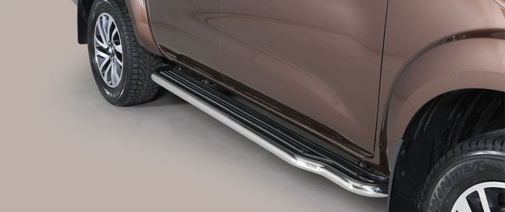 Estribos en plataforma con tubo inox Ø50mm