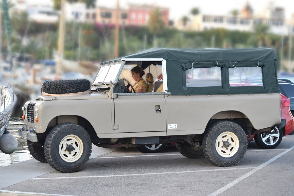 Hood With Side Windows and Blinds 109" / 110" - Blackstone