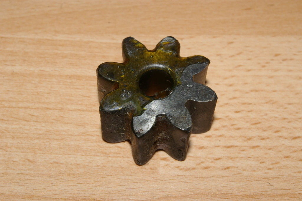 Idler Gear for Oil Pump V8. up to Suff E 1976