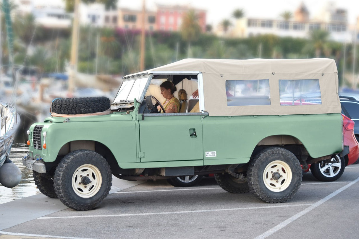 Hood With Side Windows 109" - Light Sand