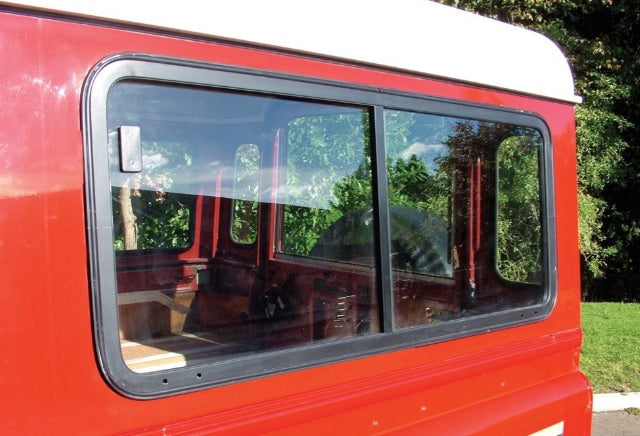 Deluxe Kit Rear Sliding Windows - Pair