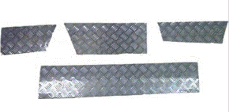 Discovery 1 skirting chequer plate black